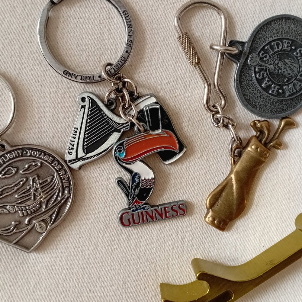 Key Chain Lot GUINNESS, AIR CANADA...